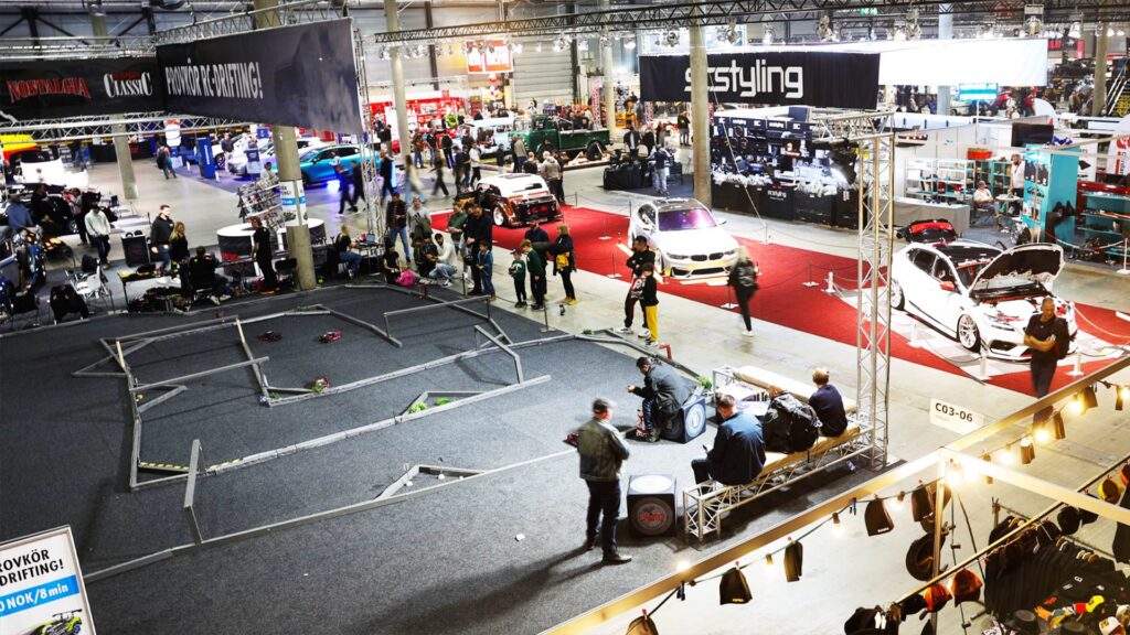 Radiostyte-driftinbilder-i-hallen-til-Oslo-Motor-Show
