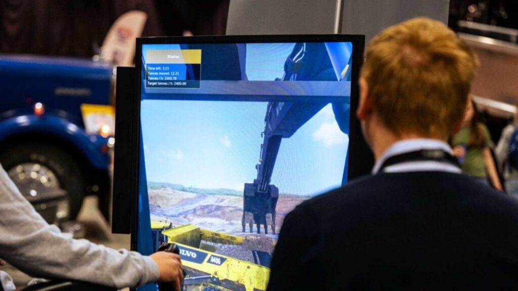 En-som-kjører-simulator-på-standen