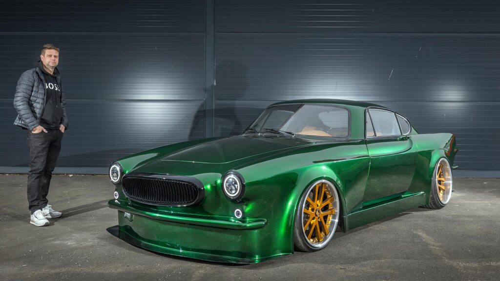 Eier-viser-frem-bilen-Dodge-møter-Volvo