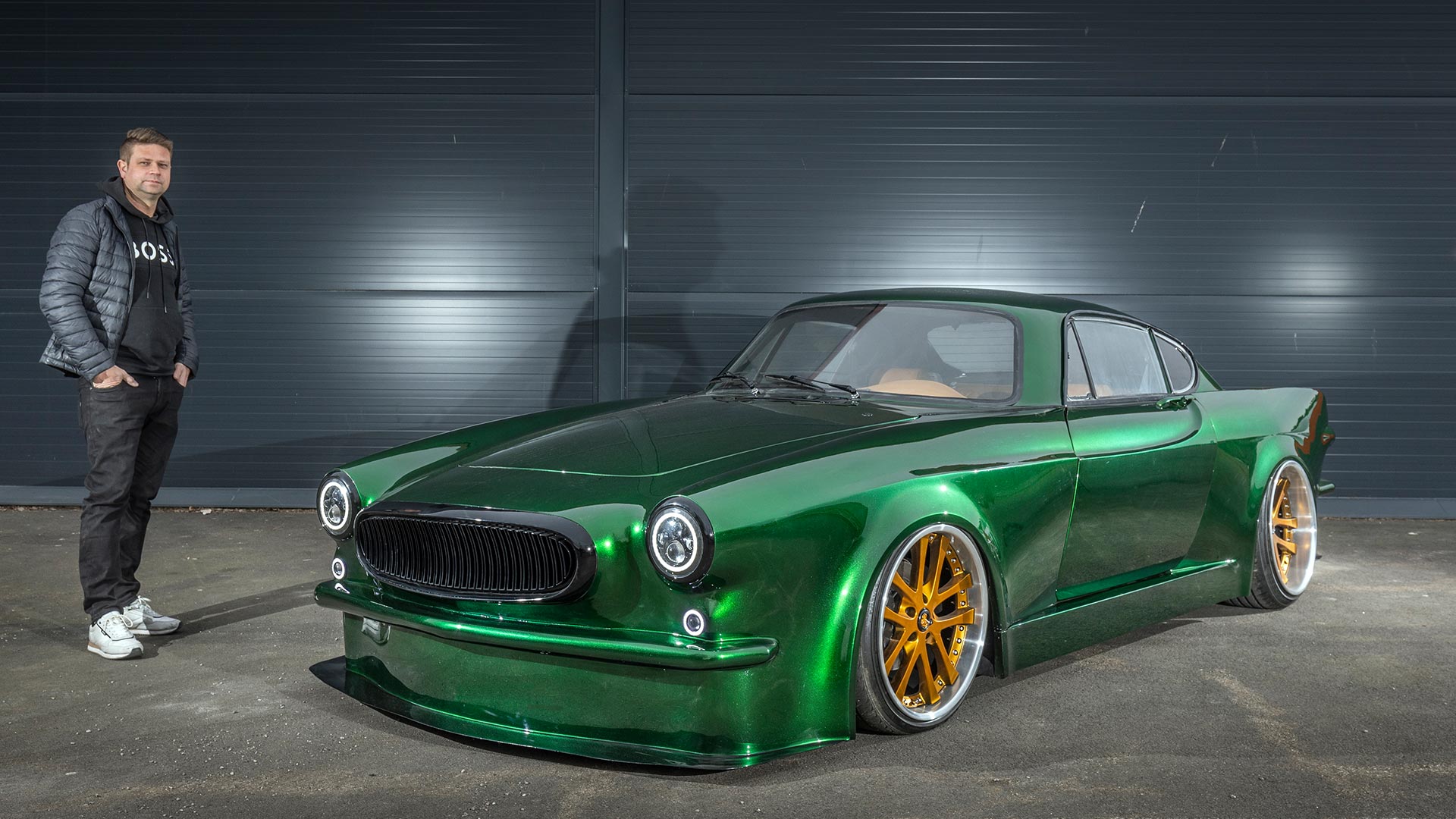 Eier-viser-frem-bilen-Dodge-møter-Volvo