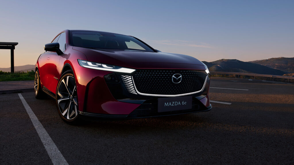 Mazda-6e-i-kveldsstemning