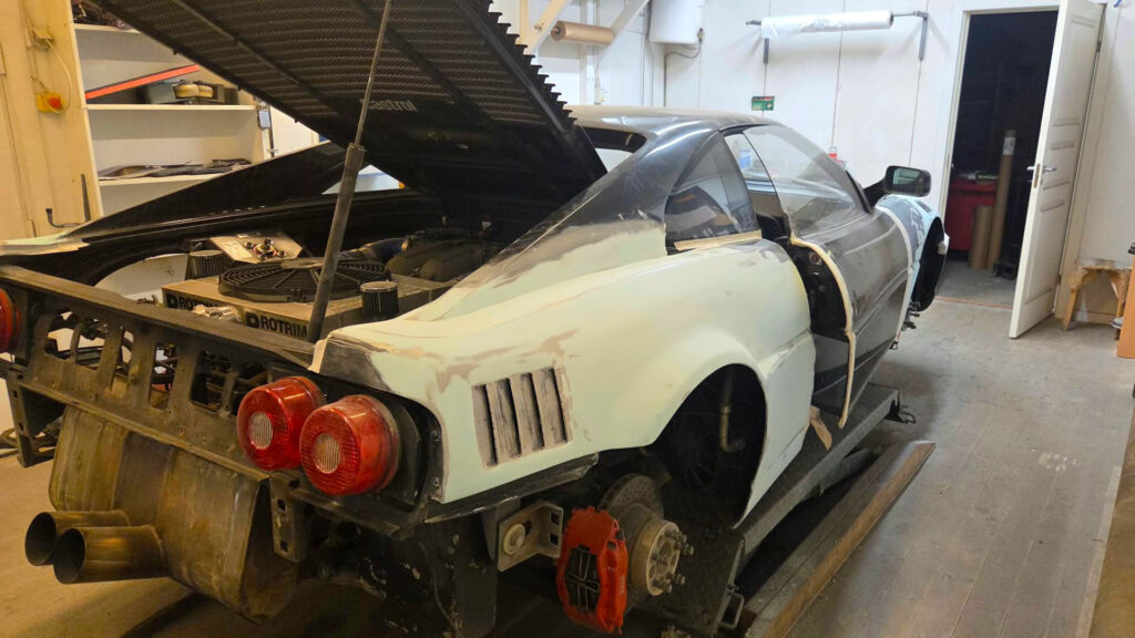Bygging-av-Ferrari-sett-bakfra