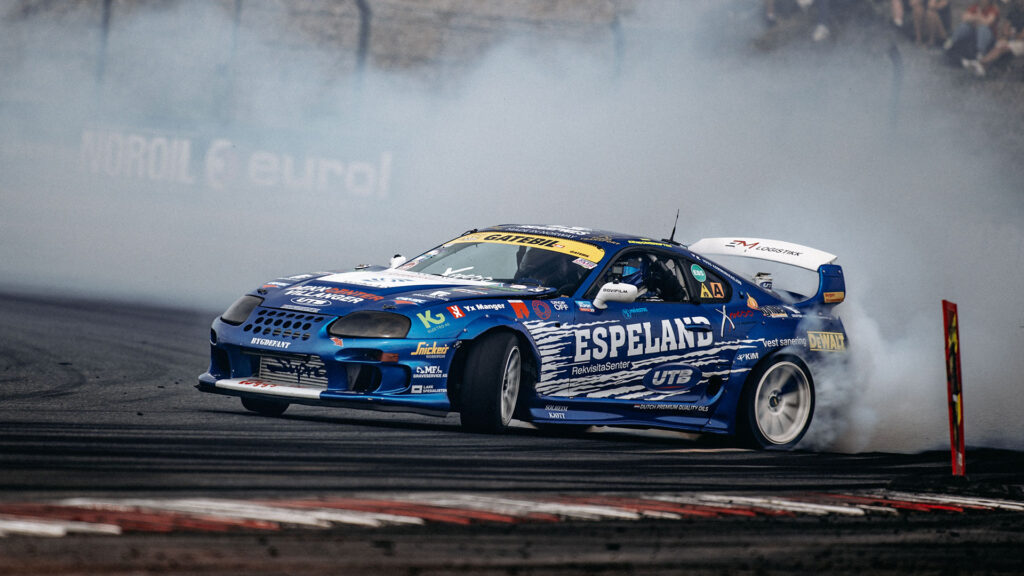 Morten-Lyngøy-på-bilshow-med-drifting