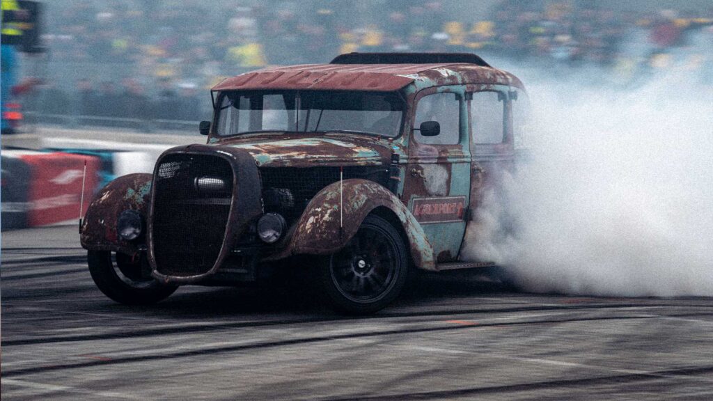 Robin-Alsaker-driftin-veteran-bil
